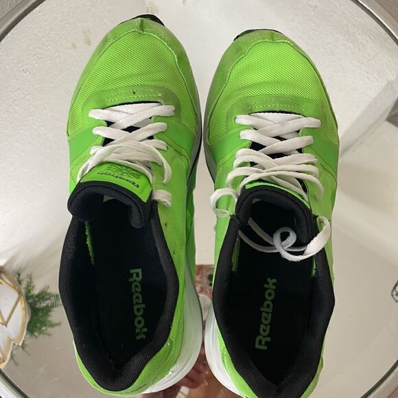 Reebok Women's UL 6000 Classic Shoe, Green - Picture 9 of 10